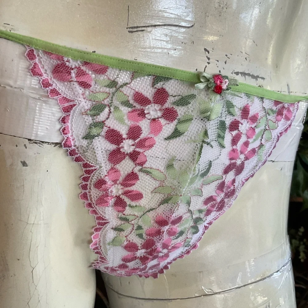 NEW Victoria’s Secret Floral Scalloped Lace Y2K Bralette Cami & Thong Panty Set